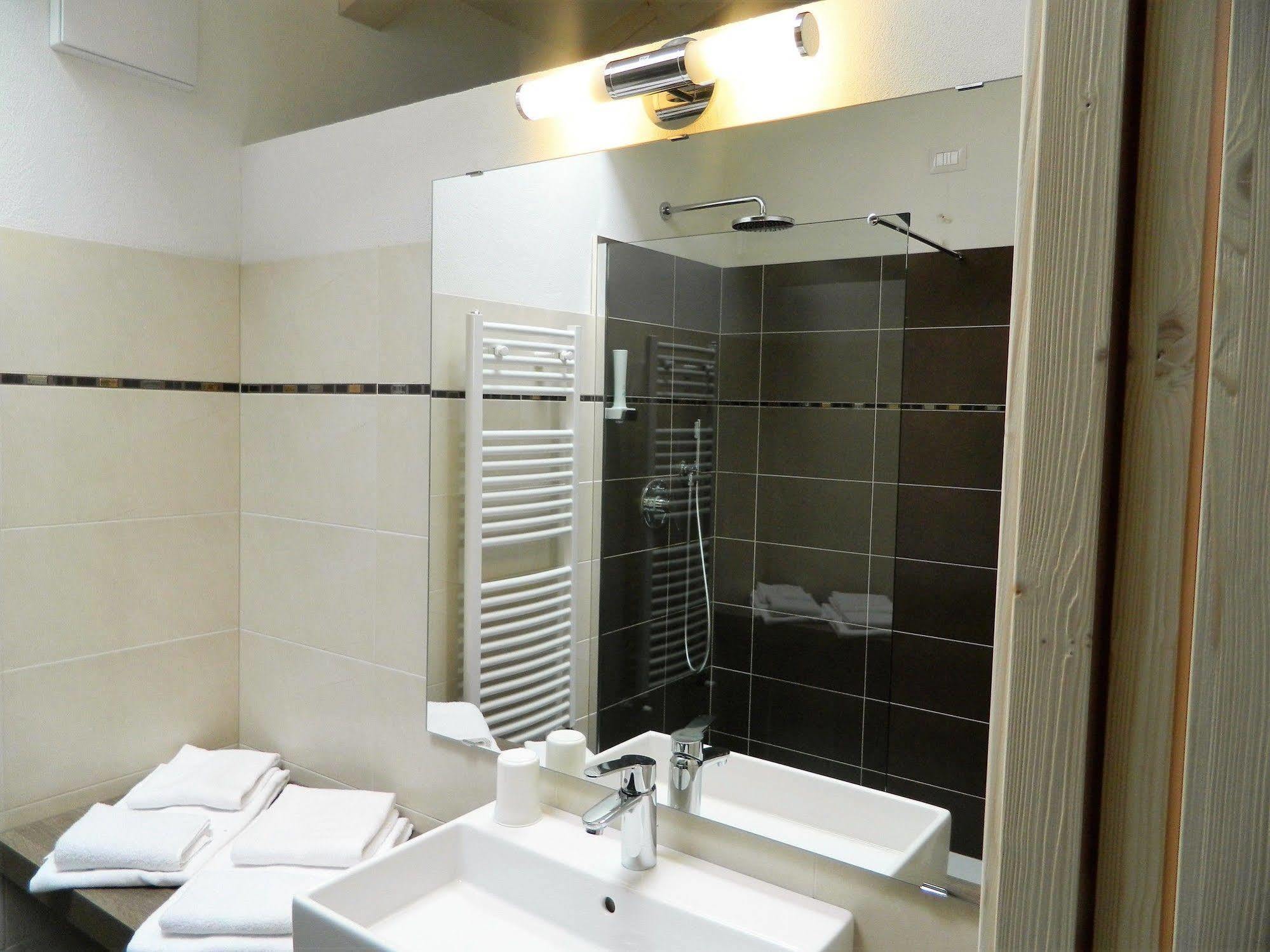 Hotel Ganzaie Val di Fiemme ภายนอก รูปภาพ